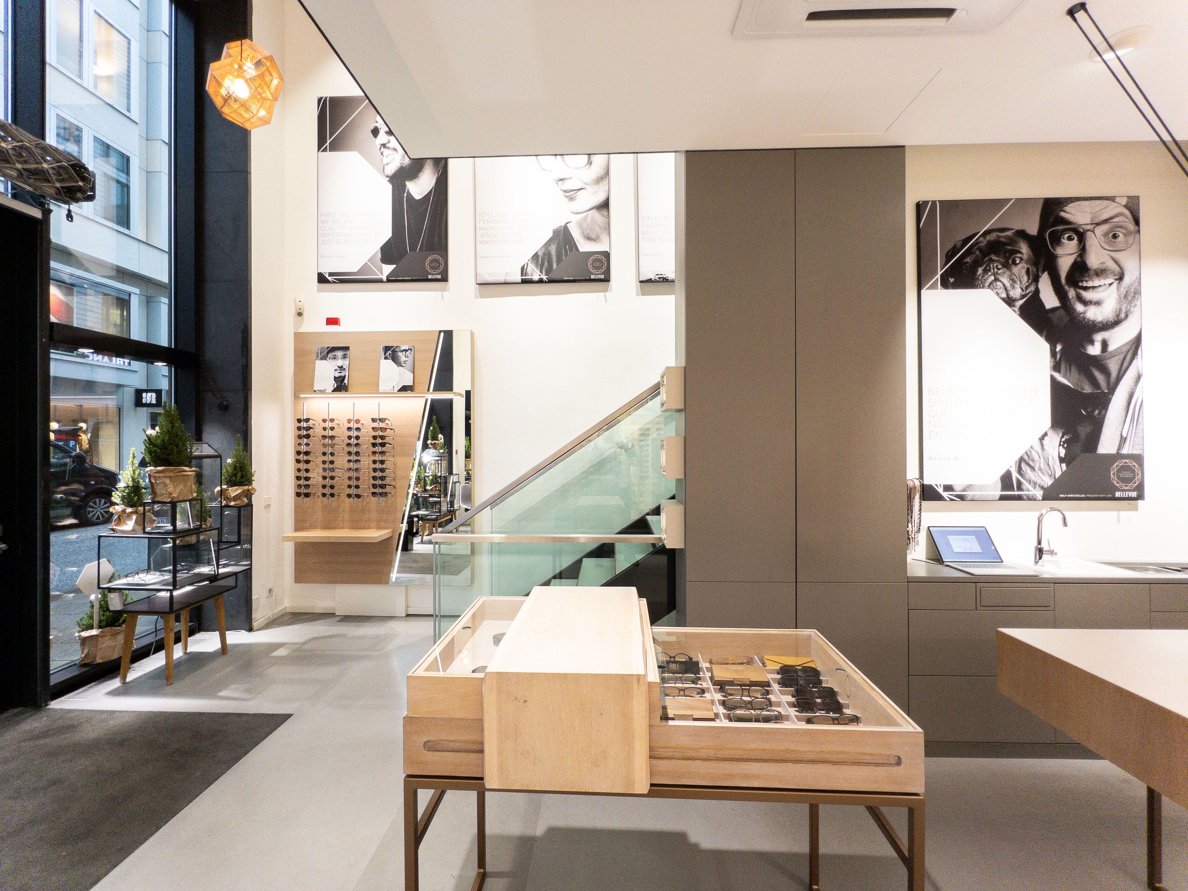 Store Bellevue Neuer Wall Bleichenbrücke drinnen